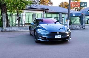 Лифтбек Tesla Model S 2017 в 