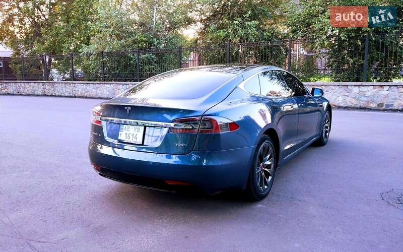 Лифтбек Tesla Model S 2017 в Днепре
