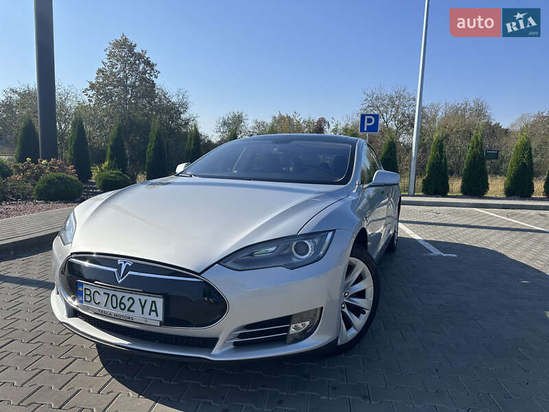 Tesla Model S 2013