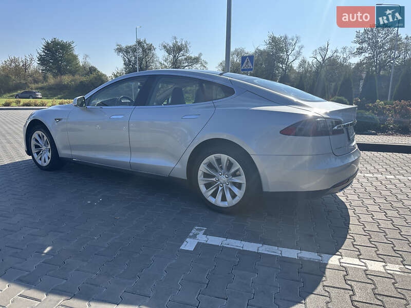 Ліфтбек Tesla Model S 2013 в Стрию