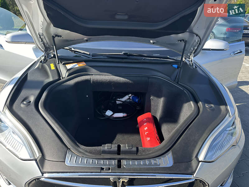 Ліфтбек Tesla Model S 2013 в Стрию