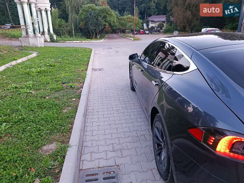 Ліфтбек Tesla Model S 2019 в Трускавці