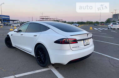 Лифтбек Tesla Model S 2016 в Киеве