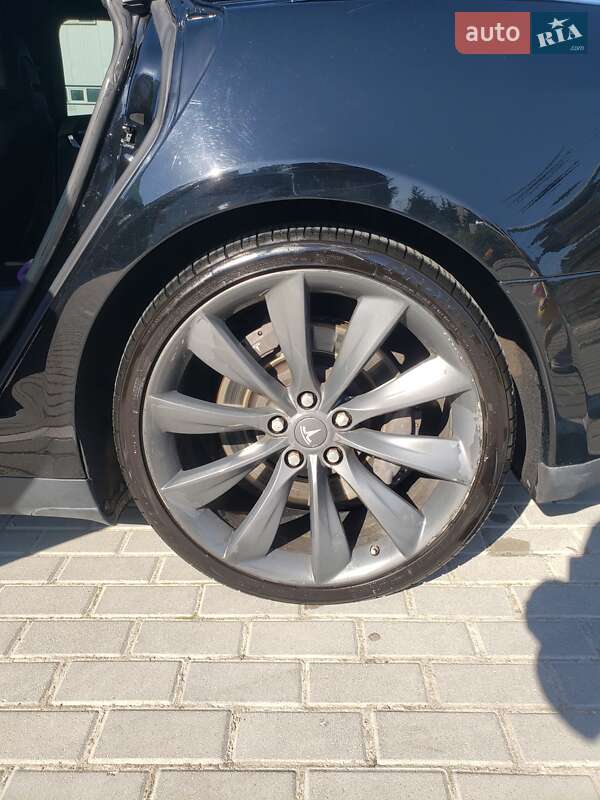 Ліфтбек Tesla Model S 2015 в Тернополі