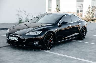 Лифтбек Tesla Model S 2015 в Луцке