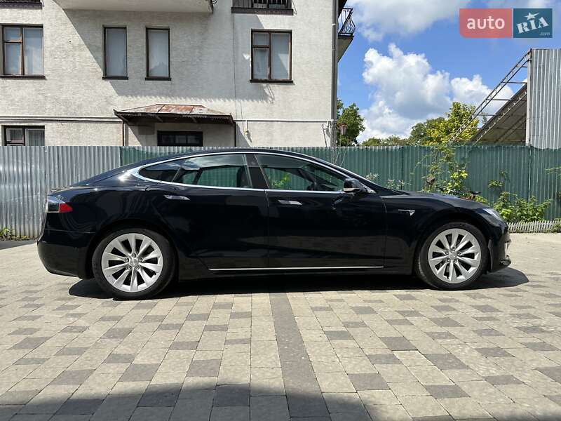 Лифтбек Tesla Model S 2018 в Львове