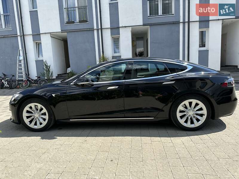 Ліфтбек Tesla Model S 2018 в Львові