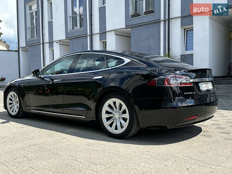 Ліфтбек Tesla Model S 2018 в Львові