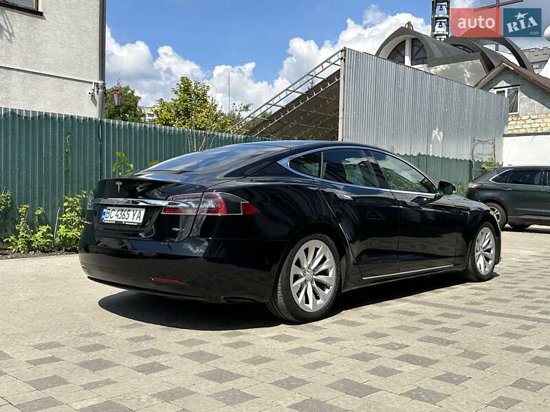 Лифтбек Tesla Model S 2018 в Львове