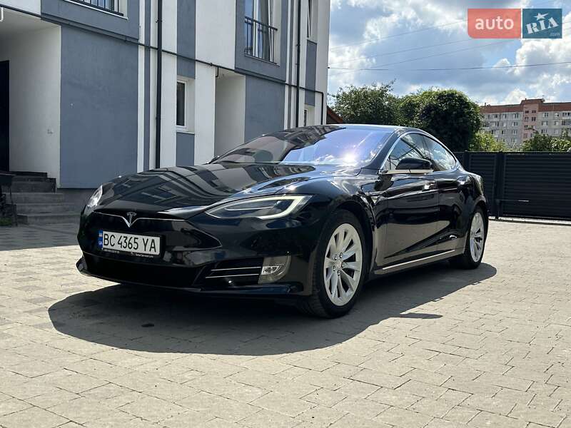 Лифтбек Tesla Model S 2018 в Львове