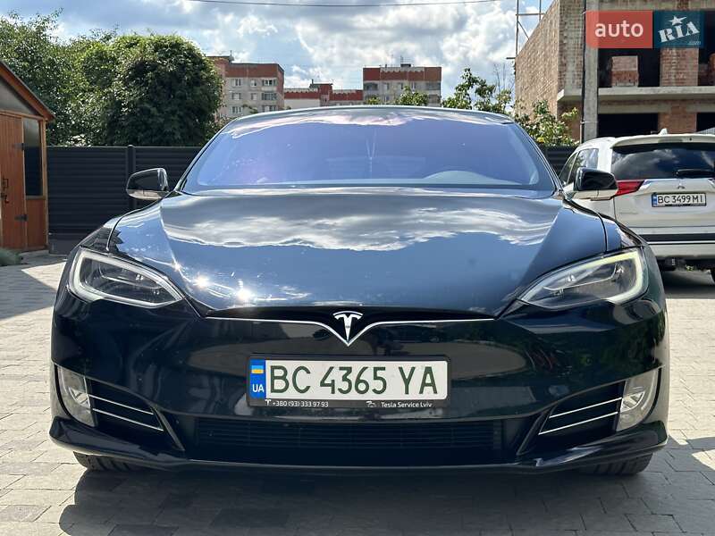 Лифтбек Tesla Model S 2018 в Львове