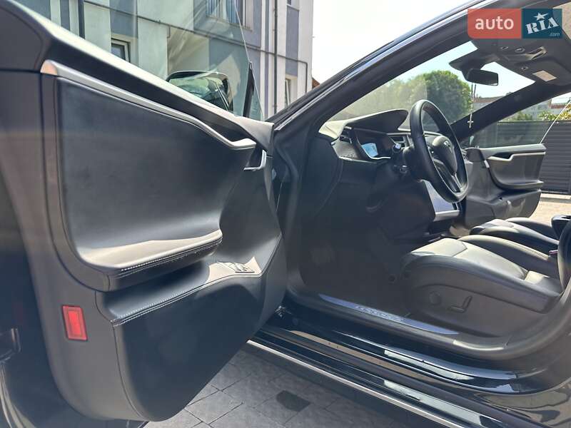 Лифтбек Tesla Model S 2018 в Львове