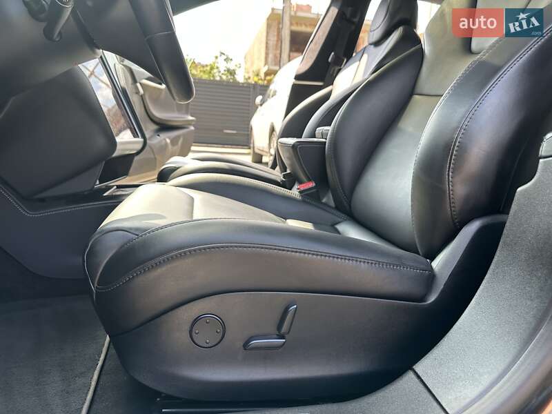 Лифтбек Tesla Model S 2018 в Львове