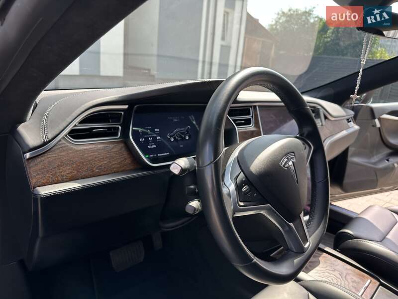 Ліфтбек Tesla Model S 2018 в Львові