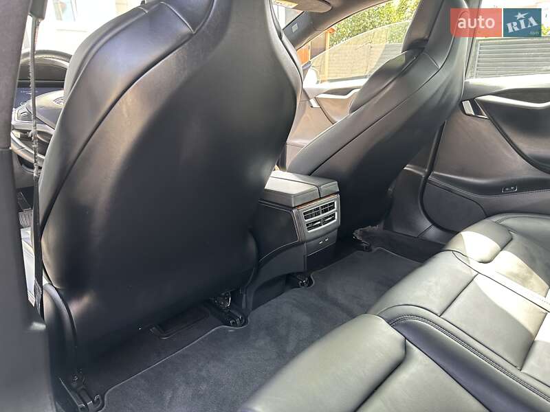 Лифтбек Tesla Model S 2018 в Львове