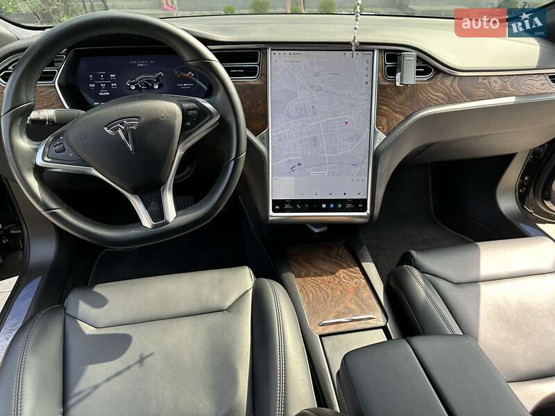 Ліфтбек Tesla Model S 2018 в Львові
