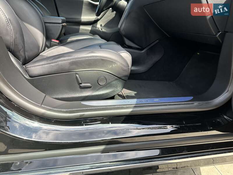 Лифтбек Tesla Model S 2018 в Львове