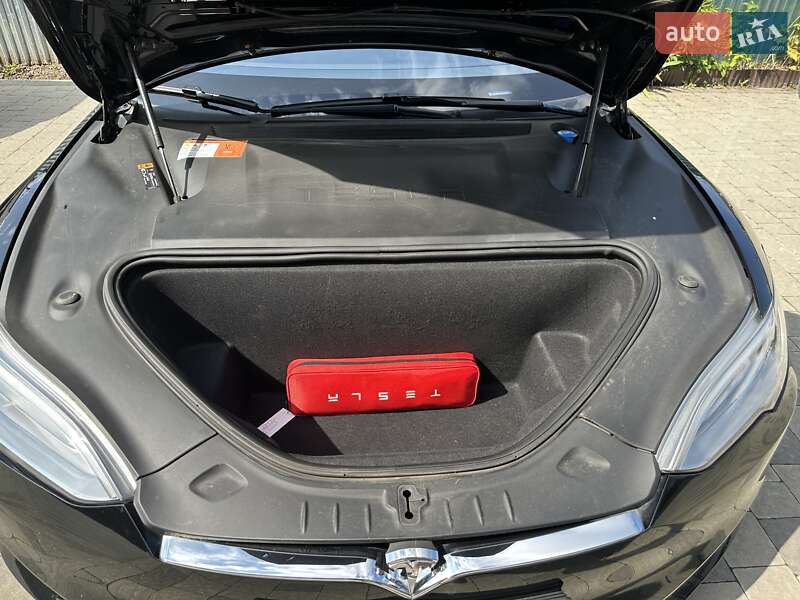 Лифтбек Tesla Model S 2018 в Львове
