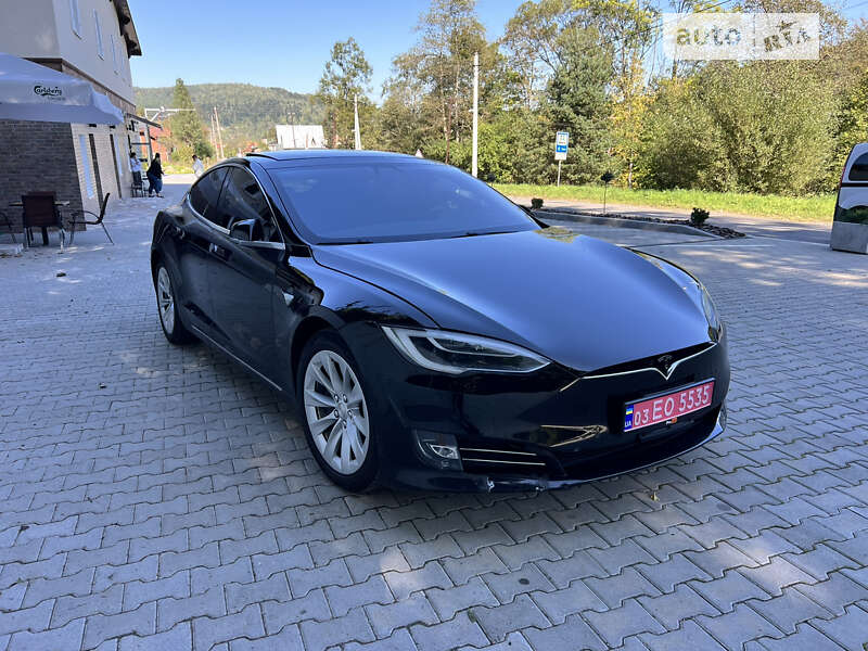 Ліфтбек Tesla Model S 2016 в Львові