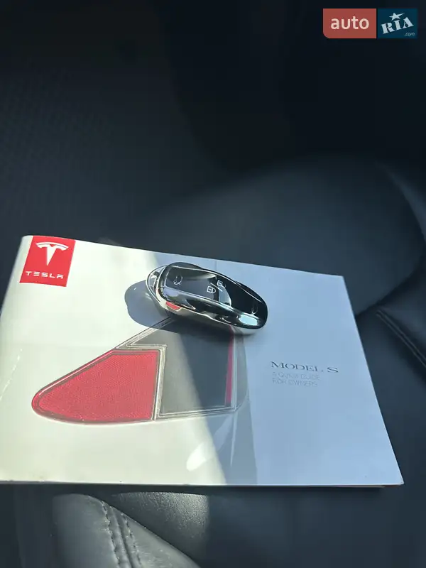 Ліфтбек Tesla Model S 2013 в Стрию документ