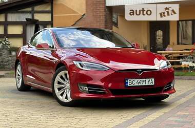 Лифтбек Tesla Model S 2017 в Львове