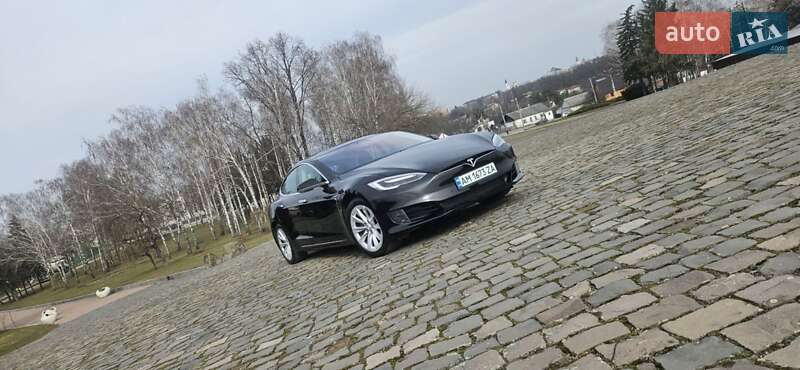 Лифтбек Tesla Model S 2016 в Житомире