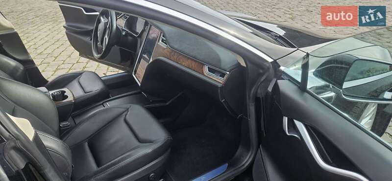 Лифтбек Tesla Model S 2016 в Житомире