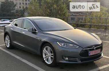 Ліфтбек Tesla Model S 2014 в Києві