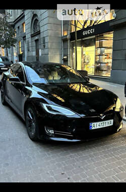 Лифтбек Tesla Model S 2018 в Киеве