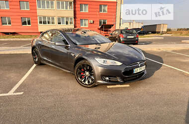 Лифтбек Tesla Model S 2015 в Виннице