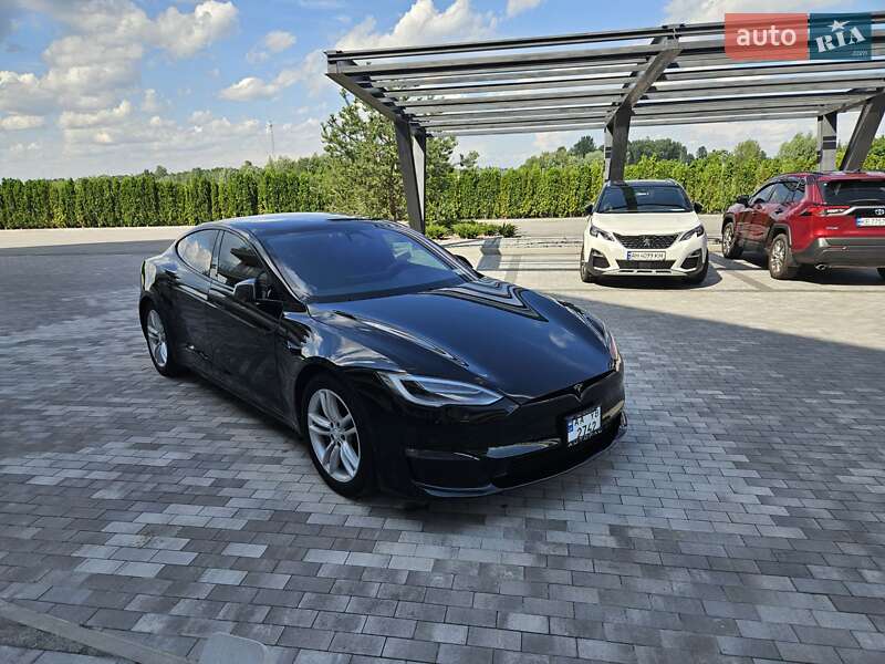 Лифтбек Tesla Model S 2021 в Киеве