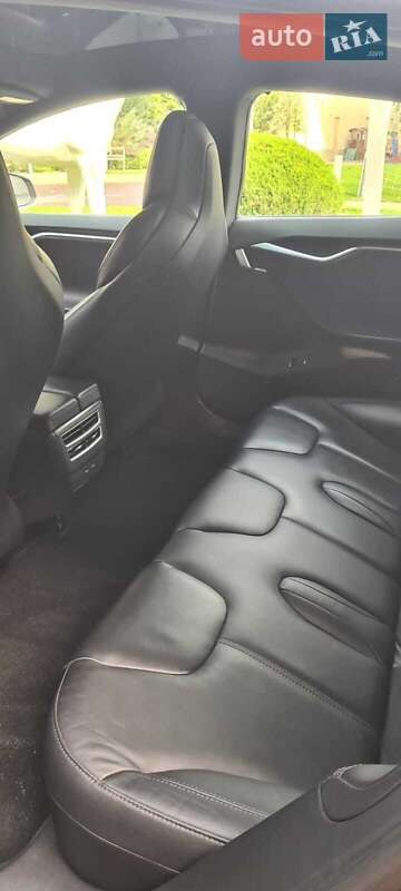 Ліфтбек Tesla Model S 2017 в Одесі