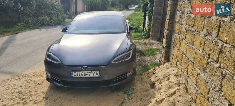 Ліфтбек Tesla Model S 2017 в Одесі