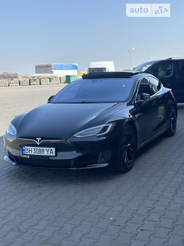 Лифтбек Tesla Model S 2016 в 