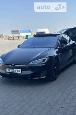Лифтбек Tesla Model S 2016 в 