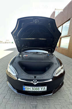 Лифтбек Tesla Model S 2016 в 