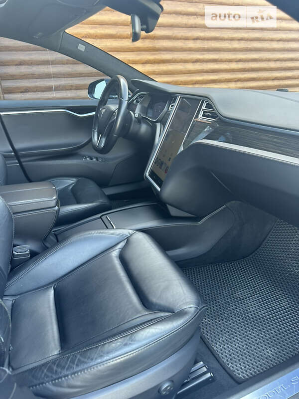 Лифтбек Tesla Model S 2016 в Одессе
