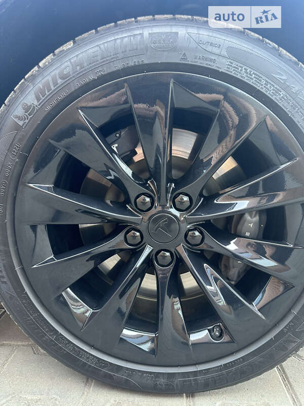 Лифтбек Tesla Model S 2016 в Одессе