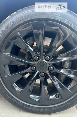 Лифтбек Tesla Model S 2016 в 
