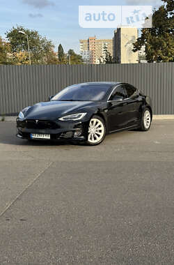 Лифтбек Tesla Model S 2016 в Киеве