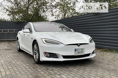 Лифтбек Tesla Model S 2016 в Ивано-Франковске