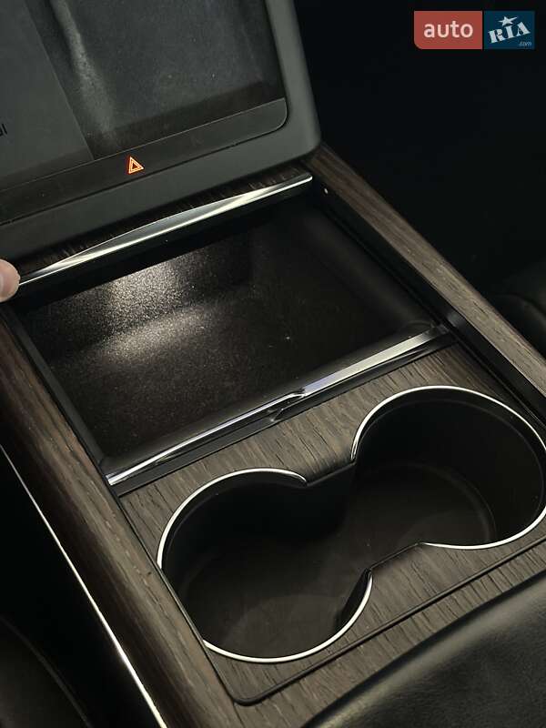 Лифтбек Tesla Model S 2021 в Хоросткове