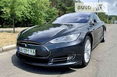 Лифтбек Tesla Model S 2016 в Киеве