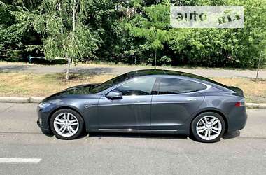 Лифтбек Tesla Model S 2016 в Киеве