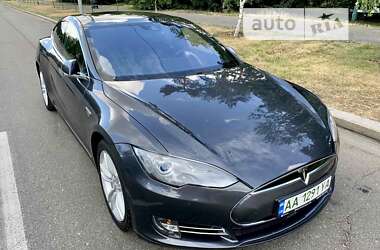 Лифтбек Tesla Model S 2016 в Киеве