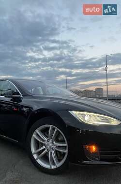 Лифтбек Tesla Model S 2015 в 