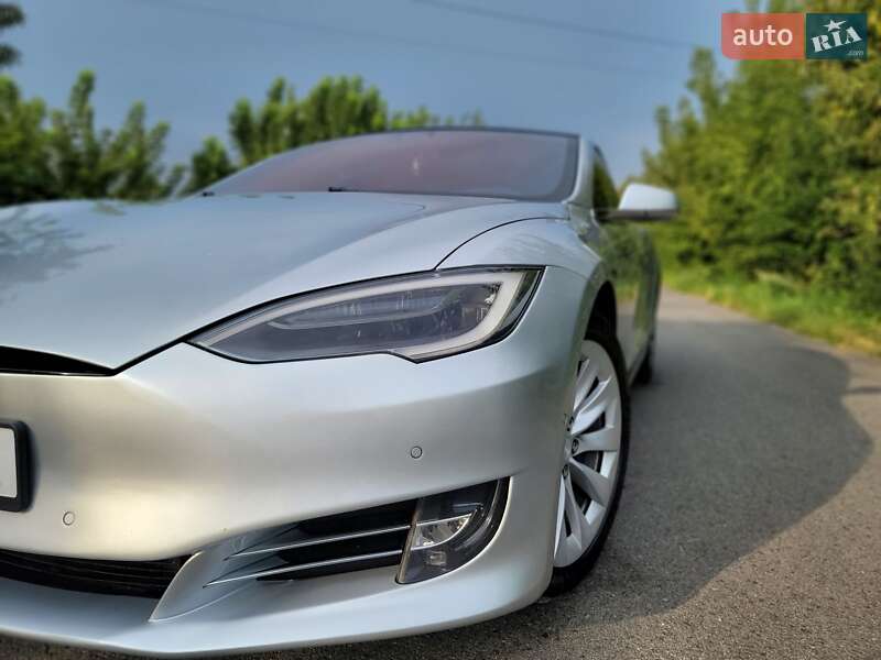 Лифтбек Tesla Model S 2018 в Тернополе