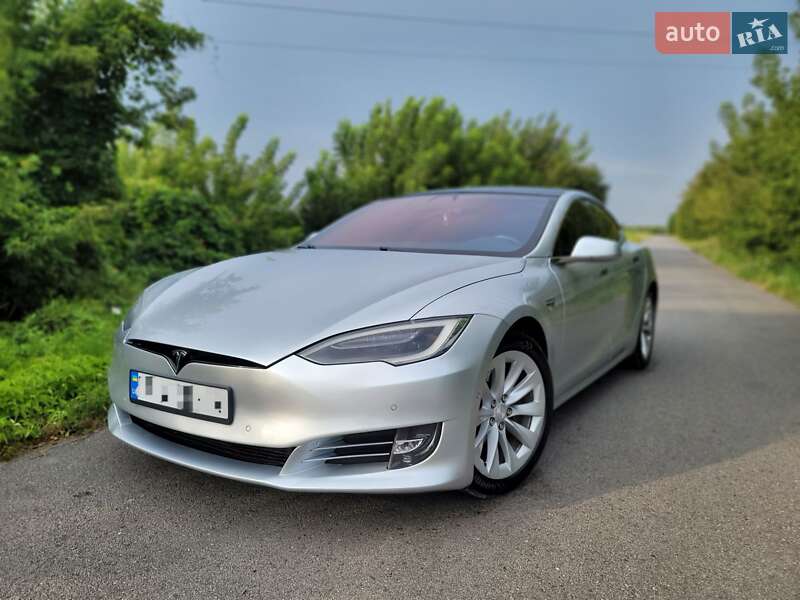 Лифтбек Tesla Model S 2018 в Тернополе