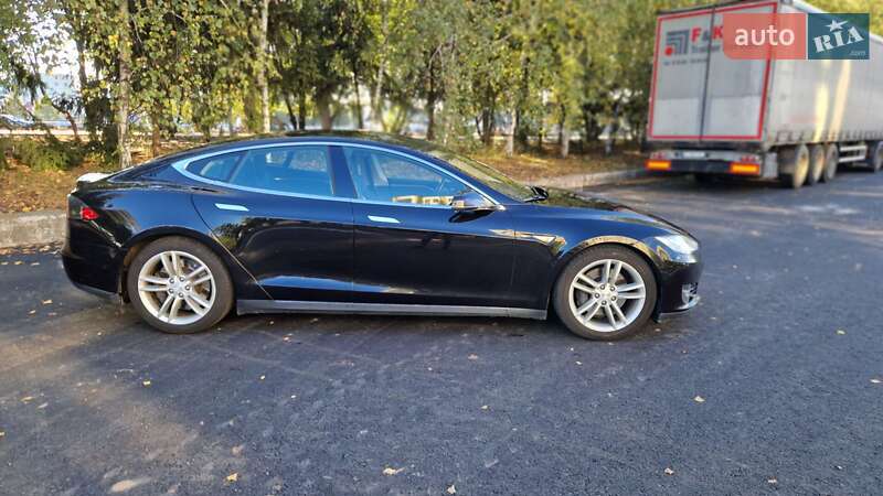 Лифтбек Tesla Model S 2016 в Киеве