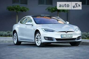 Лифтбек Tesla Model S 2017 в Львове